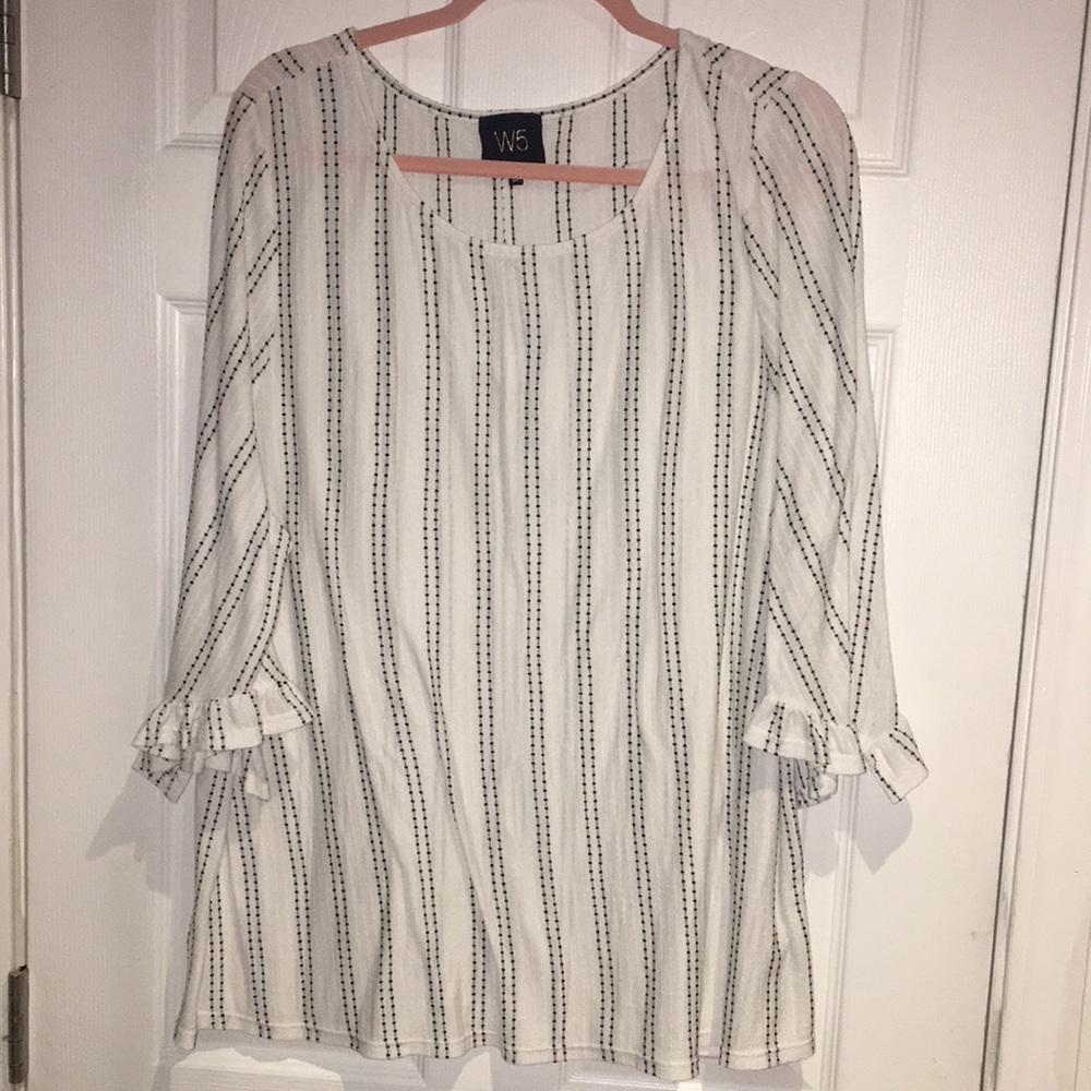Cute Black and white ruffle blouse